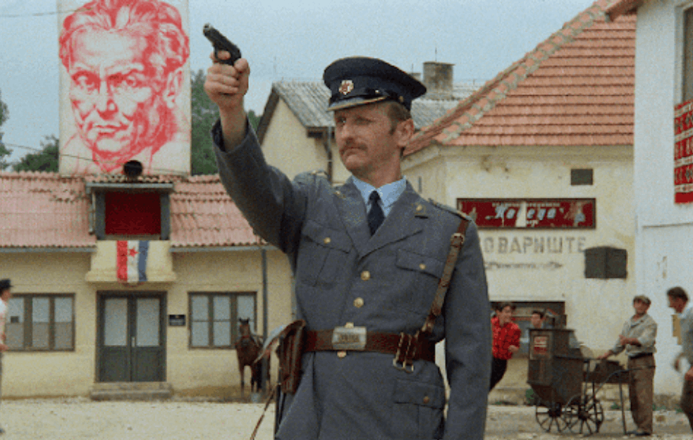 FILM 'TRI KARTE ZA HOLIVID' UMALO IZAZVAO POBUNU MEŠTANA SELA KOD VALJEVA: Rajkovčani se uplašili da kod njh prebacuju TITA IZ KUĆE CVEĆA! (VIDEO) 